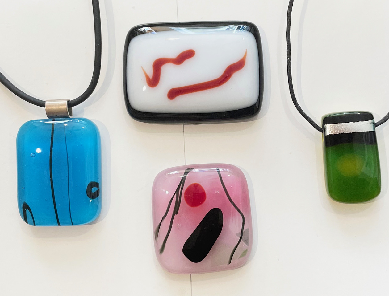 Fused glass necklace : r/crafts