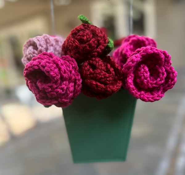 crochet flowers in vase