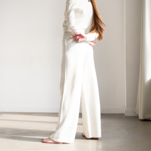 Hemmed white pants on a woman