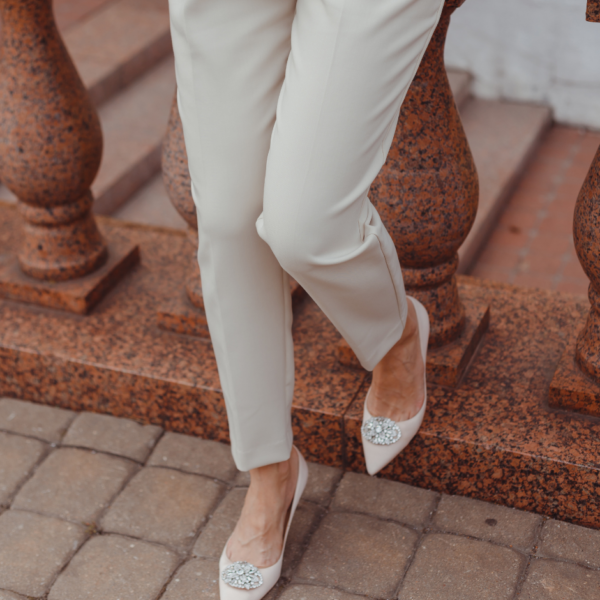 Hemmed white pants on a woman